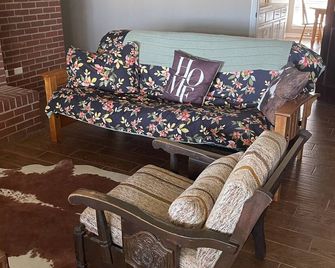 Family Owned Small Farm, Relax at the Circle4B Ranch! - Hico - Sala de estar