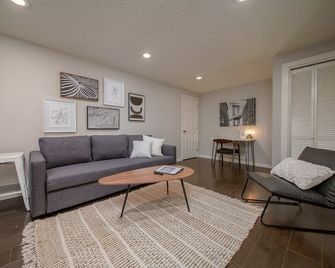 #stayinmydistrict Piedmont Near Parks And Shopping - Portland - Living room