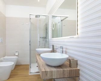 Lu' Hotel Porto Pino - Sant’Anna Arresi - Bathroom