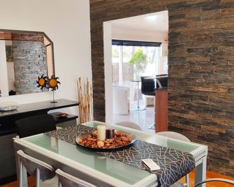 Villa with Heated pool, WiFi, 5min Beaches, 20min Lisbon - Almada - Salle à manger