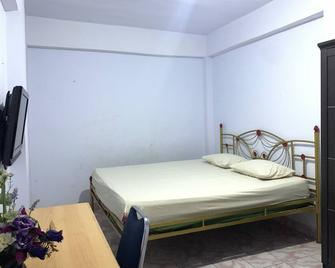 OYO 92892 Aini Homestay - Ternate - Bedroom