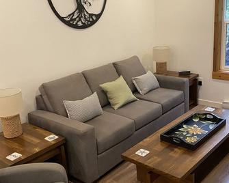 CedarWood Cabin - Private Cabin in the Woods A true West Coast experience - Qualicum Beach