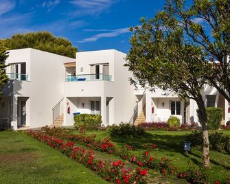 Globales Lord Nelson - Ес-Міджорн-Гран - Будівля