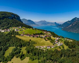 Ferienwohnungen Hotel Bellevue - Seelisberg - Building
