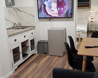 Apartment 'Desniq' with Shared Terrace and Wi-Fi - Gera - Essbereich