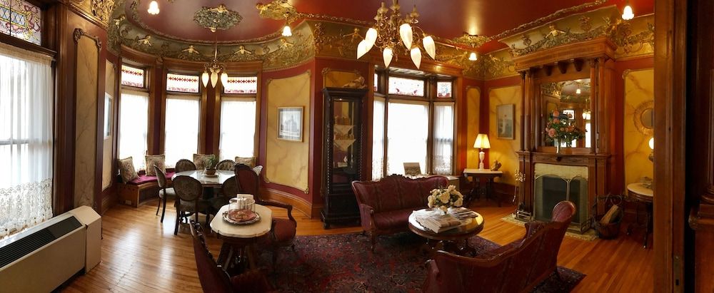 The Redstone Inn and Suites - Dubuque - Lobby