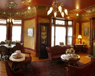The Redstone Inn and Suites - Dubuque - Resepsjon