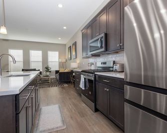 Modern Townhouse with Rooftop Oasis in Denver - Denver - Keuken