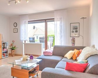 Sonnige Wohnung in Bad Driburg mit Garten - Bad Driburg - Wohnzimmer