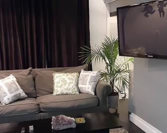 Airport Heights Hideaway King Bed-Walking Distance To Alaska Regional Hospital - Anchorage - Sala de estar