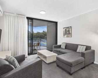 Landmark Resort - Nelson Bay - Living room