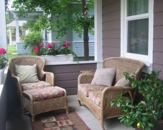 The Perfect Vacation Cottage - Ashland - Patio