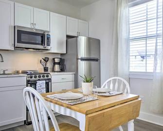 Pittsboro Studio about 20 Mi to Chapel Hill! - Pittsboro - Kitchen