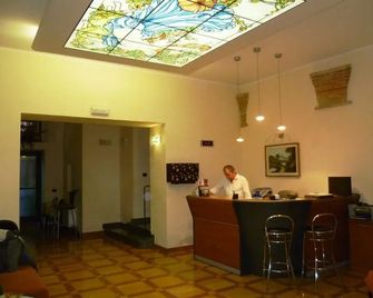 Hotel Santa Chiara - Sant'Angelo in Vado - Рецепція