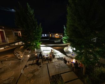 Modern Hotel - Boise - Patio