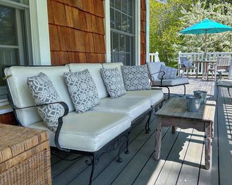 Romantic Retreat secluded in Vermont with WiFi and AC included - Barnard - Balcony
