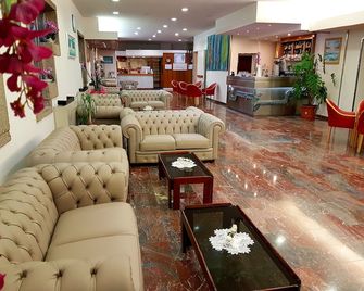 Hotel Meridianus - ליניאנו סביאדורו - לובי