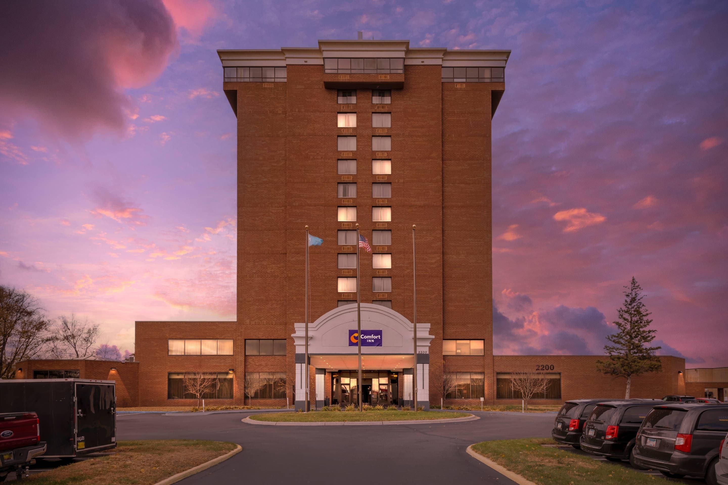Comfort Inn Brooklyn Center - Brooklyn Center - Byggnad