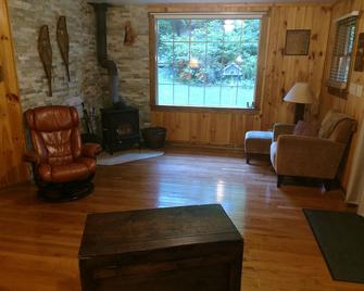 Mohican river and Mohican state park - Loudonville - Living room