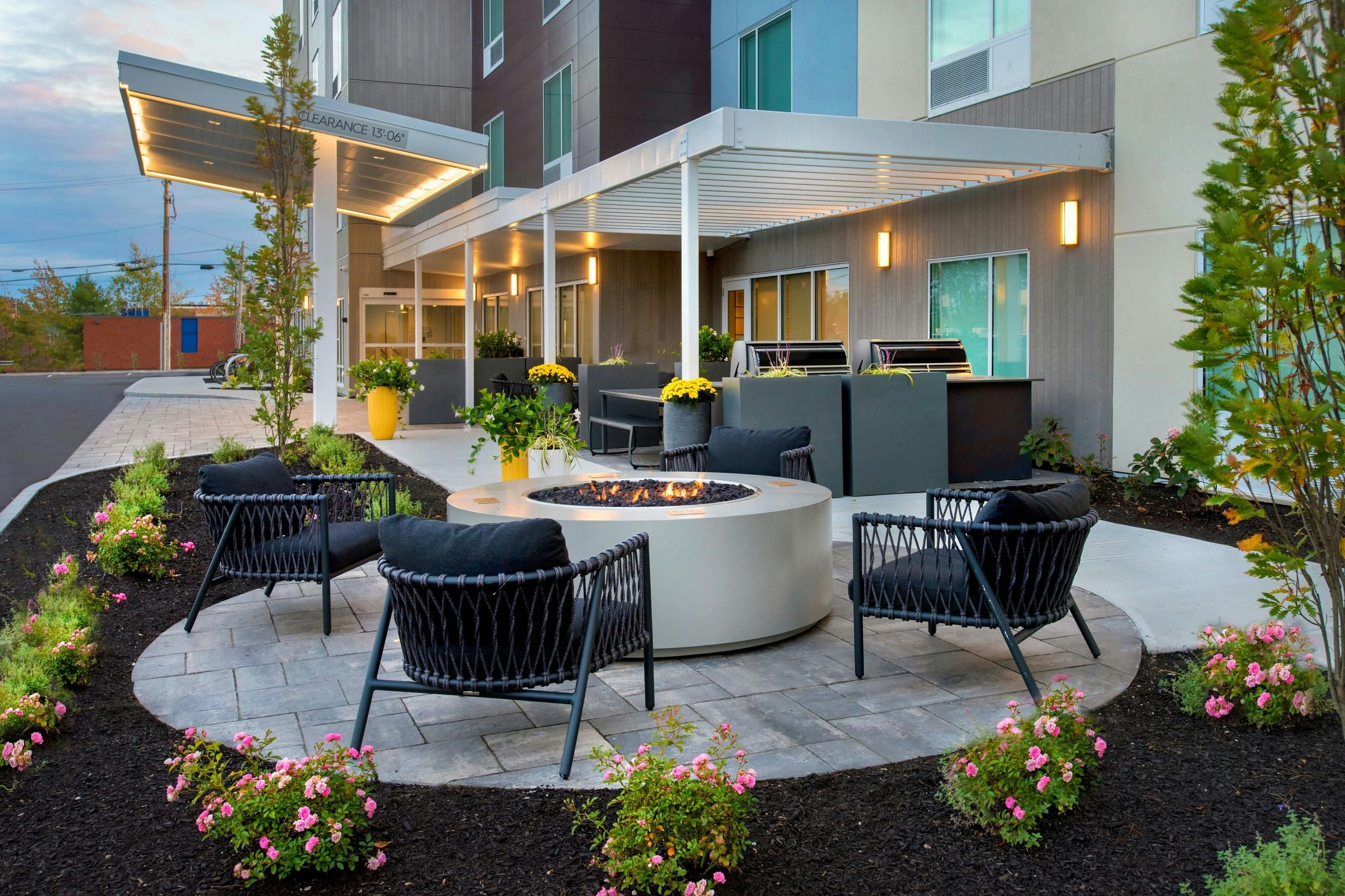 TownePlace Suites by Marriott Portland Airport ME - South Portland - Innenhof