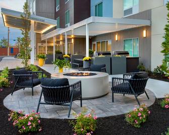 TownePlace Suites Portland Airport ME - South Portland - Patio