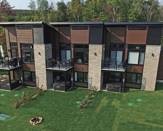 Luxury mountain condo with golf and slide views - Saint-Jean-de-Matha - Будівля