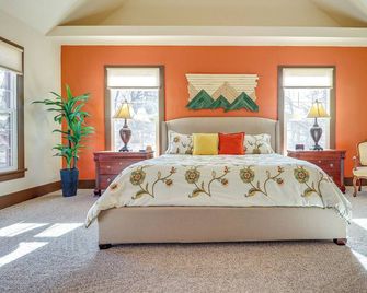 Spacious Manitou Home With Views in Cent - Manitou Springs