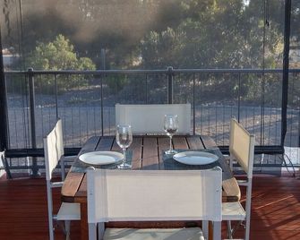 Peaceful family friendly accommodation close to the beach and jetty - Wool Bay - Balcón