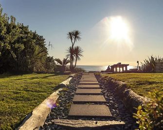 Drifting Sands Beachfront Retreat - Hokitika