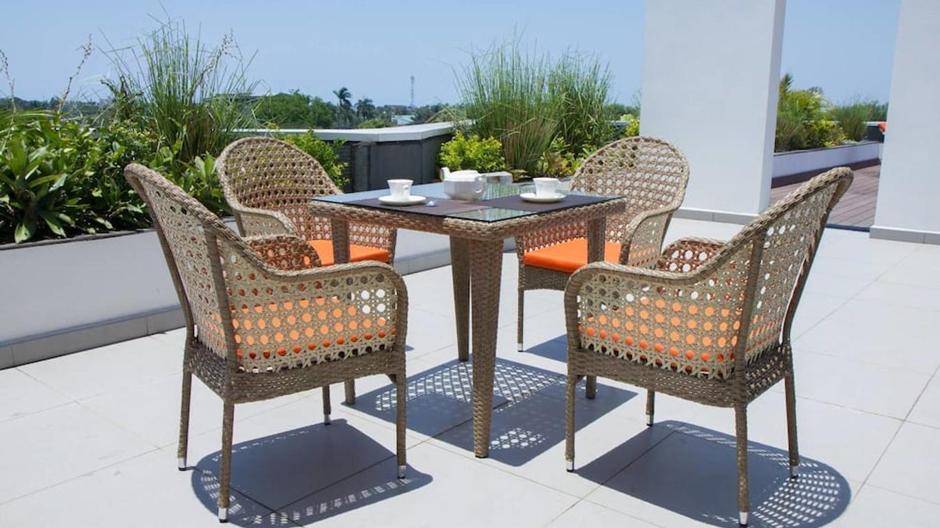 The Streamliner Hotel Apartment