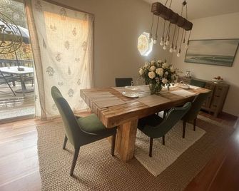 Blue Bird Chalet 5BR with Sauna near Skiing - East Chatham - Dining room