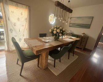 Blue Bird Chalet 5BR with Sauna near Skiing - East Chatham - Dining room