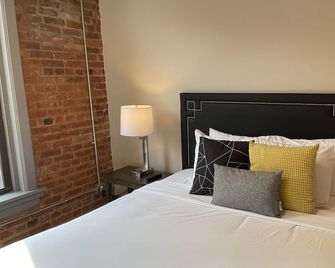Your Amazing 1 Bed Travel Apartment Steps From Riverfront Park - Spokane - Bedroom