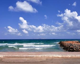 Niros Beachfront Aparthotel - Kokkini Hani - Strand