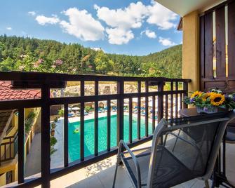 Grand Hotel Velingrad - Velingrad - Balcony