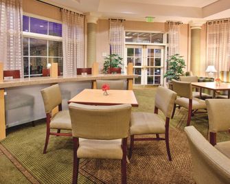 La Quinta Inn & Suites by Wyndham Winston-Salem - Winston-Salem - Salónek