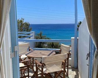 Agnadi Syros Beachfront Studios & Rooms - Megas Gialos - Balkon