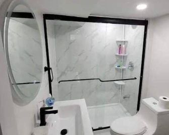 One Bedroom Apartment - Ajax - Koupelna