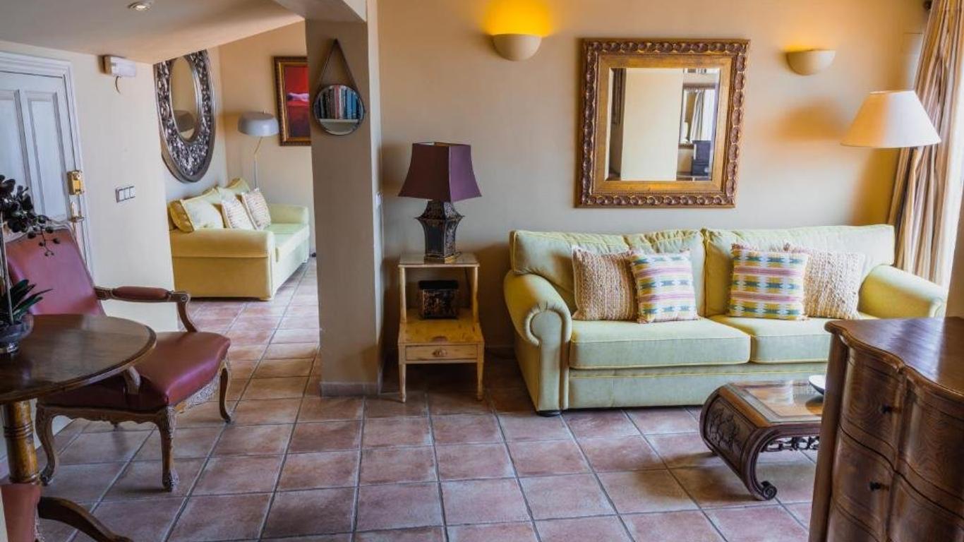 Hotel Carabeo