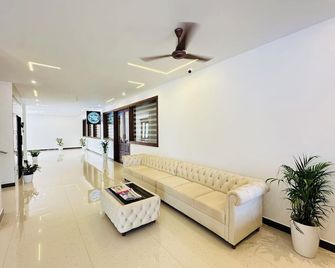 Shambhavi Hotel And Convention Centre - Udupi - Lobby