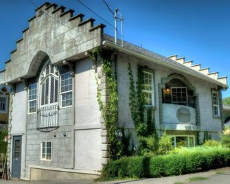 The Cottage and Castle - Chemainus - Budova