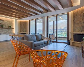 Vantage - 2 BR Apt by The Valley in Kfardebian - Faraya - Living room