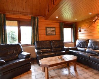 Scenic Chalet in Ovifat - Ovifat - Living room