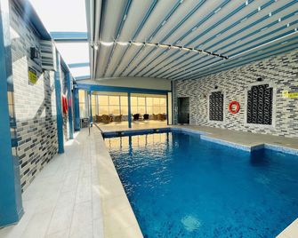 Grand Legacy Hotel Doha - Doha - Pool