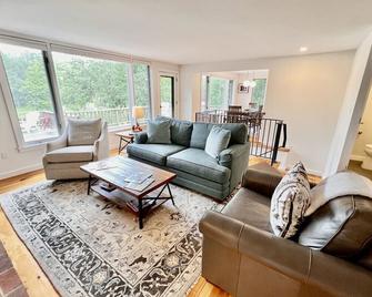 The Greens at Londonderry Links - Londonderry - Living room