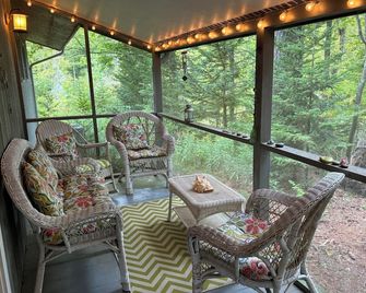 Cozy Cottage Now Booking all Dates! Winter included! - Sturgeon Bay - Patio