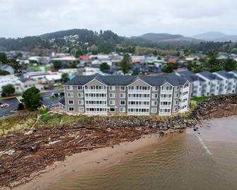 Siletz Bay Beachfront Hotel By OYO Lincoln City - Lincoln City - Building