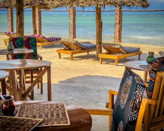 Coral Cliff Villas - Garden view villa 1 - Makunduchi