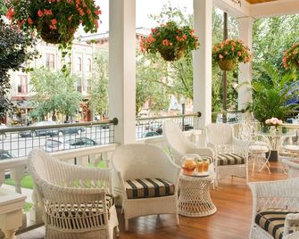 Saratoga Arms - Saratoga Springs - Patio