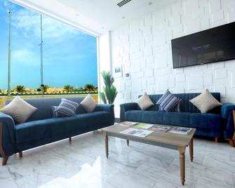 Golden Crown Hotel - Seeb - Lobby